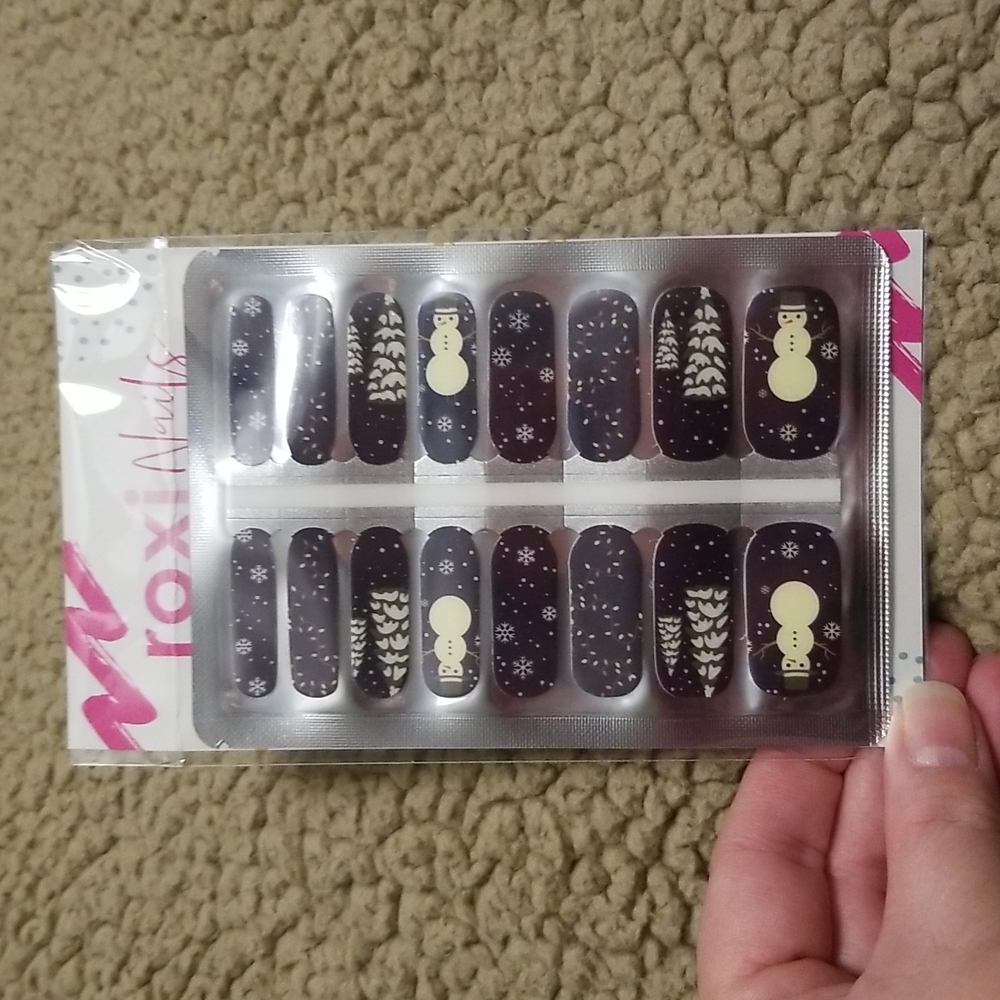 NWT Roxi Nails wraps snow design